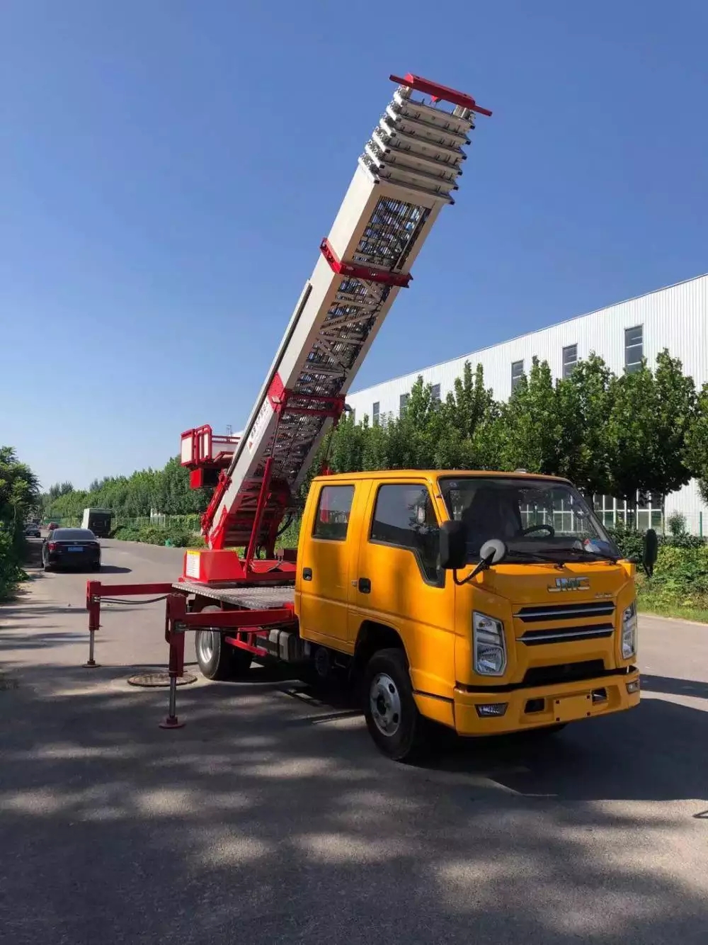 怀远县附近的云梯车出租服务：轻松解决高空作业需求